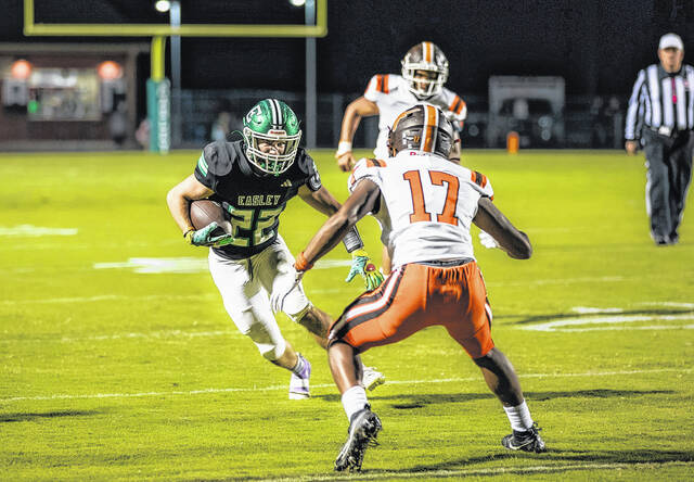 Easley High School senior Aaron Tolbert had a season-high of 174 yards rushing and 2 touchdowns in a tough 36-28 loss to Mauldin on Friday night. 
                                 Scott Schroeder | The Easley Progress