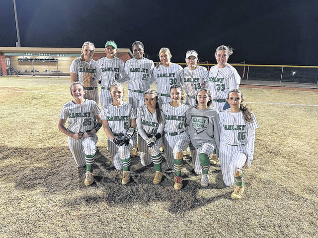 Pictured is the 2025 Easley High School softball team.
                                 Jeff Holt | The Easley Progress
