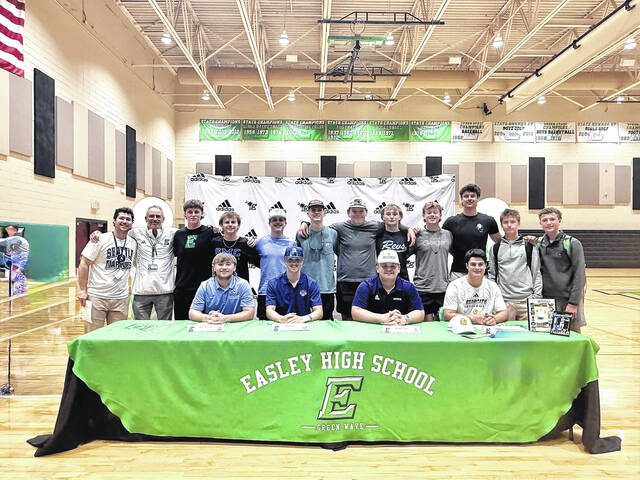 Pictured are Easley High School baseball players Noah Burnett (Prince George Community College), Colton Irvin (Spartanburg Community College), Cooper Sears (Montreat College) and Brady Wright (Lander University) on signing day last week at EHS. Other members of the EHS baseball team include: Levi Holcombe, Trey Kicklighter, Ayden Beeco, Noah Burnett, Jake Sullivan, Banks Gambrell, Walker Cox, Whit Rodgers, Connor Hall, Maddox Raby, Brady Wright, Jake Davenport, Zach Fluff Jochimsen, Will Jolley, Brady Thompson and Bren Patridge. Head Coach is Gill Payne and Assistant is Coach Spitz.
                                 Photo Submitted