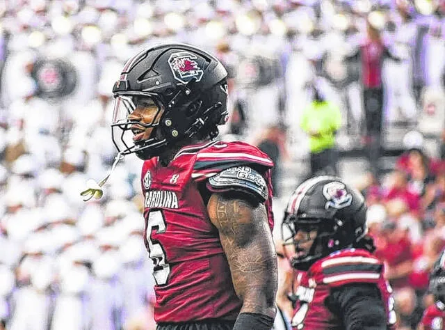 Gamecocks’ Stewart named to Bronko Nagurski Trophy watch list